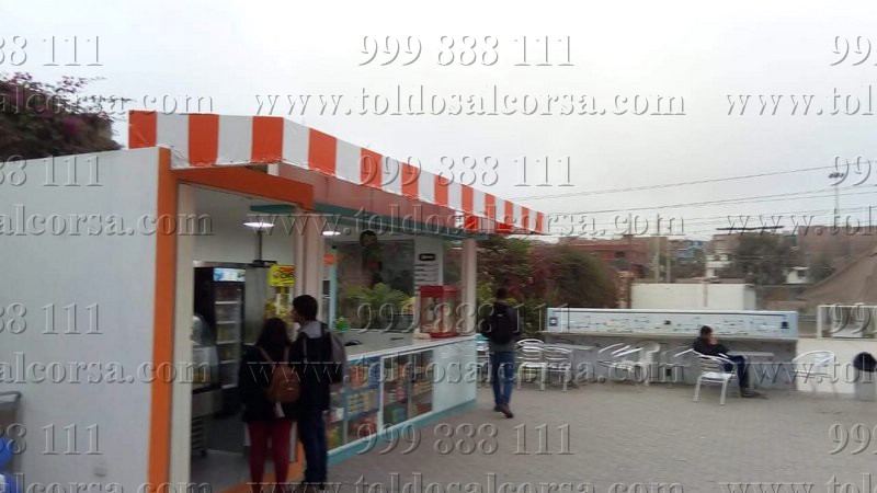 Fabricamos e instalamos toldos curvo para tiendas.
