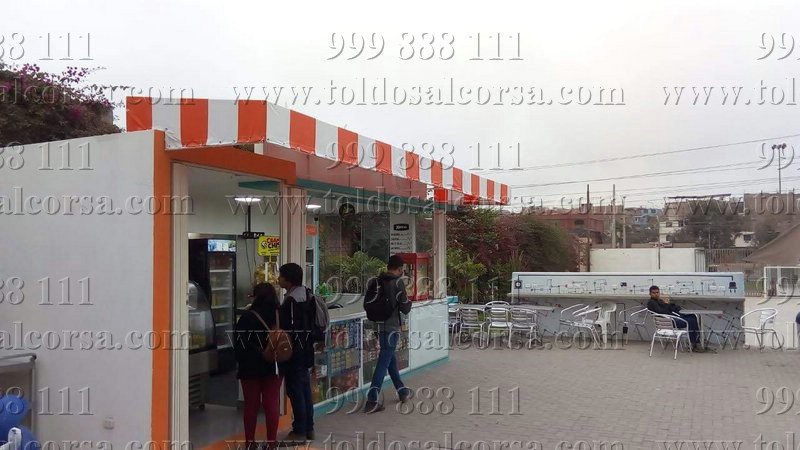 Fabricamos e instalamos toldos curvos para tiendas.