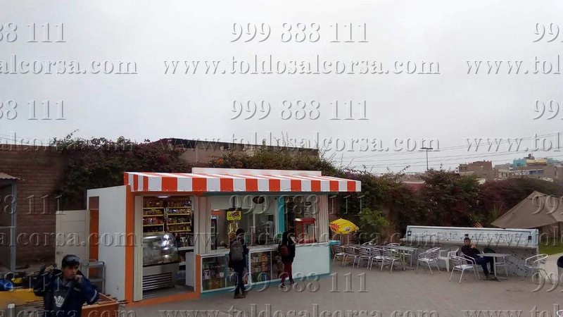 Fabricamos e instalamos toldos curvos para tiendas.