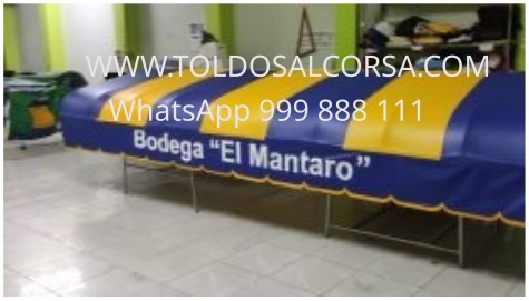 Fabricamos e instalamos toldos curvos para tiendas.