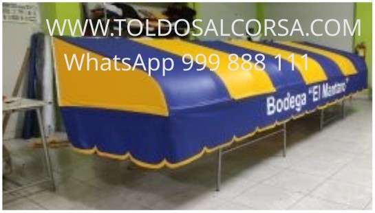 Fabricamos e instalamos toldos curvos para tiendas.