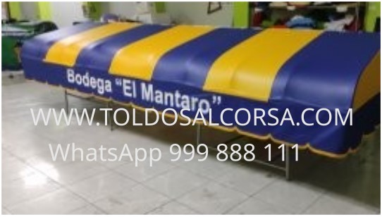Fabricamos e instalamos toldos curvos para tiendas.